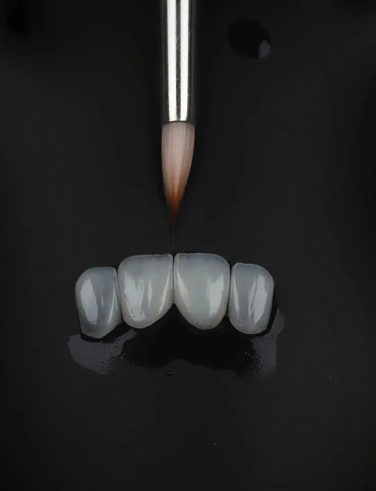 Maquillaje dental y bordes en resina