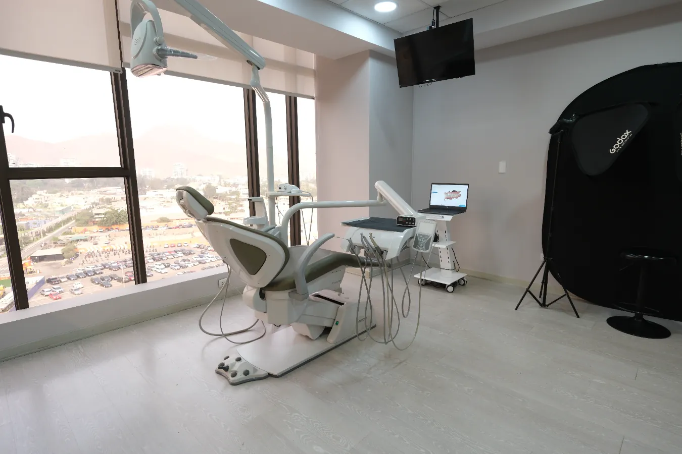 Unidad dental con vista a Lima